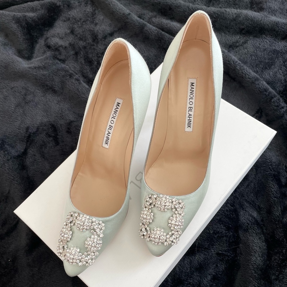 Manolo Blahnik Hangisi Satin Pump
